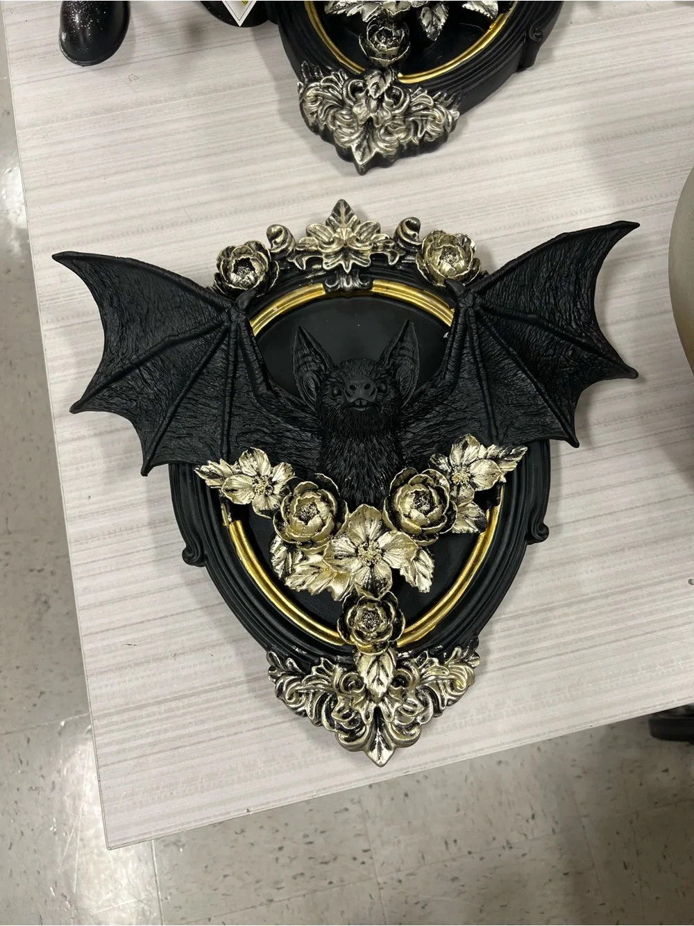 Black and Gold Bat Wall Plaque - Decorative Home Wall Decor Halloween